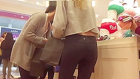 Candid teen 18+ great ass black leggings shopping Candid teen 18+ great ass black leggings shopping