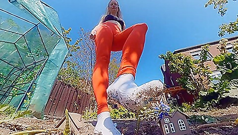 Maria Braun In Giantess Maria Zertritt Ein Ganzes Dorf Maria Braun In Giantess Maria Zertritt Ein Ganzes Dorf