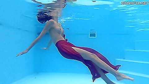 Underwater Naked Chick Getting Horny - Hermione Ganger Underwater Naked Chick Getting Horny - Hermione Ganger