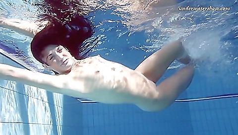 Gypsy Black Haired Babe Swimming Underwater Gypsy Black Haired Babe Swimming Underwater